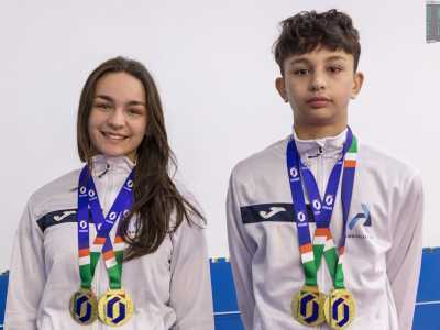 E dopo la foto di rito con i fratelli uno accanto all�altro con le medaglie appena vinte, chiediamo scherzosamente ai due chi sia il pi� forte. Davide risponde �io�, mentre Sara indica silenziosamente con il dito se stessa